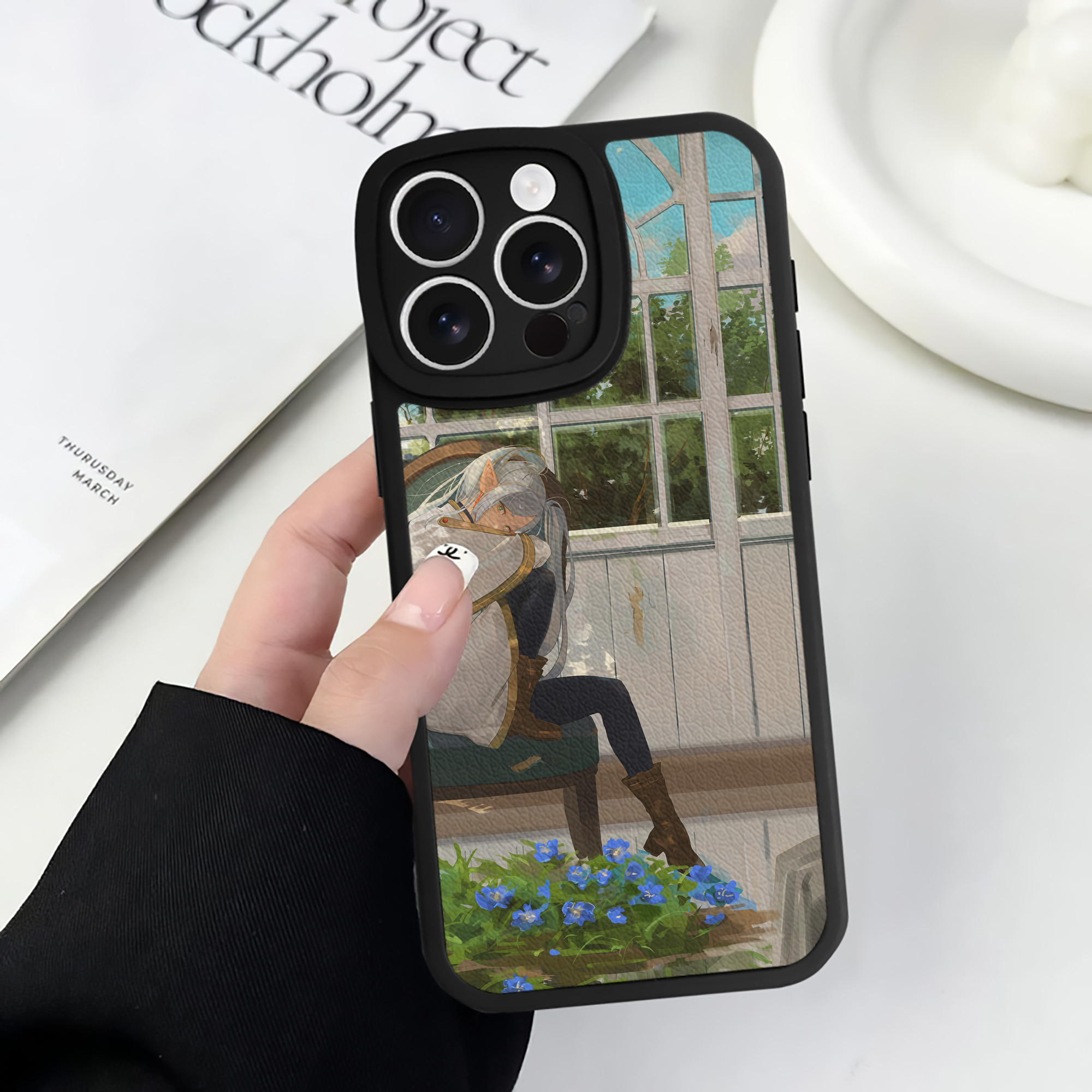（画像用） 葬送のフリーレン Frieren 【iPhone 16シリーズ対応】シリコンスマホケース（レザー調） 材質：シリコン